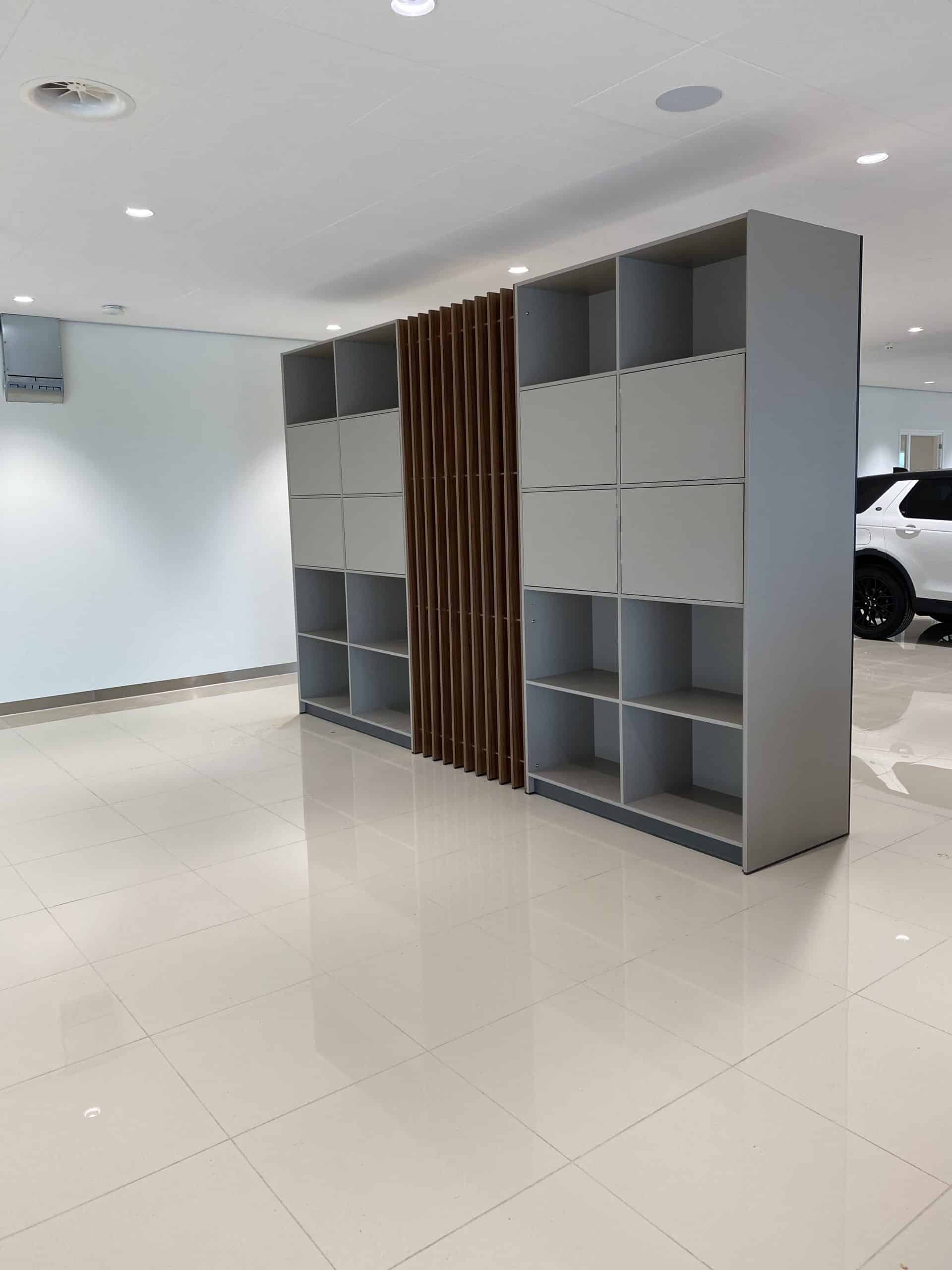 Project auto garage Alkmaar gesloten kastenwand links