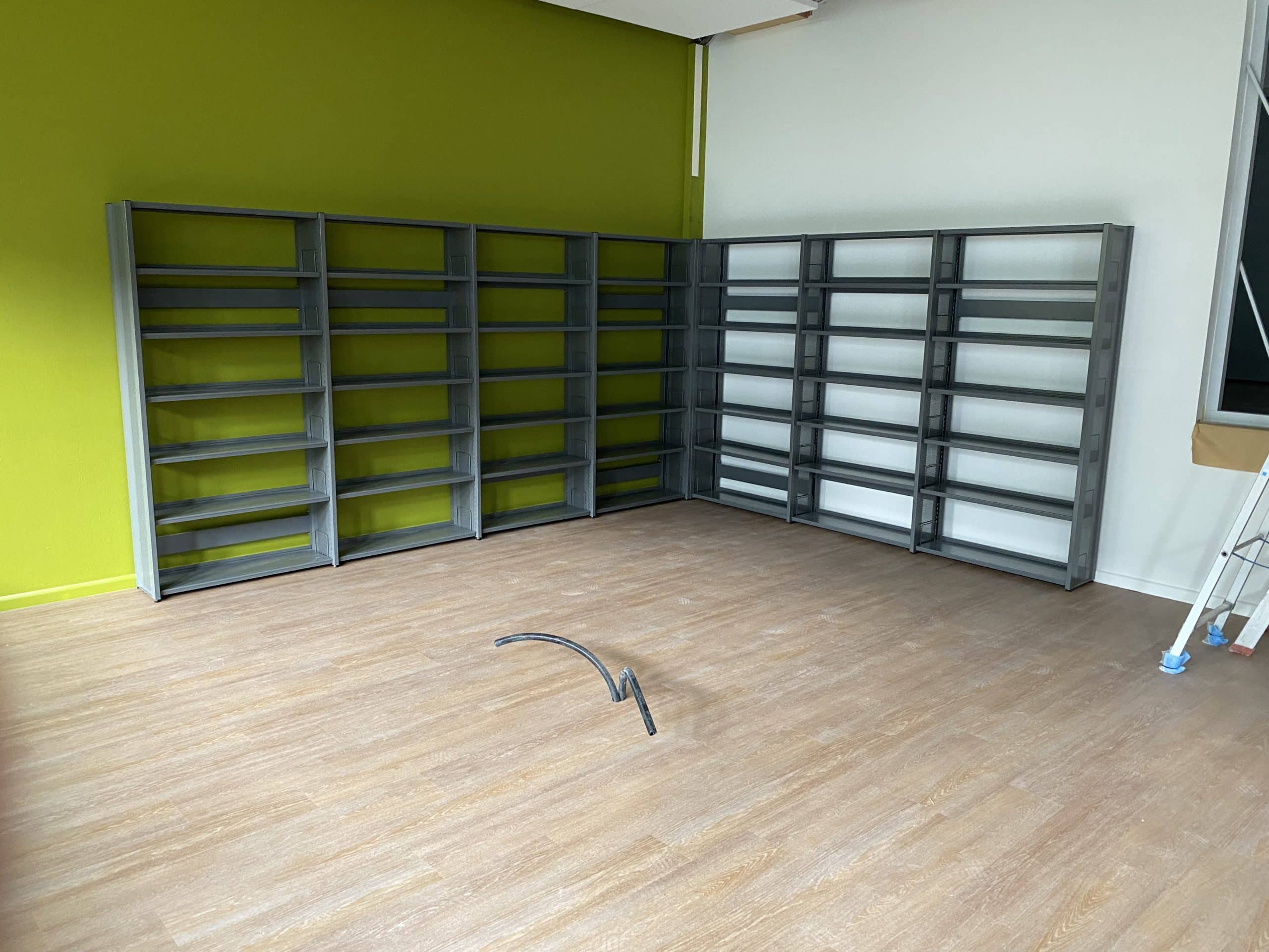 Project school Tilburg aangepaste boekenkasten mediatheek