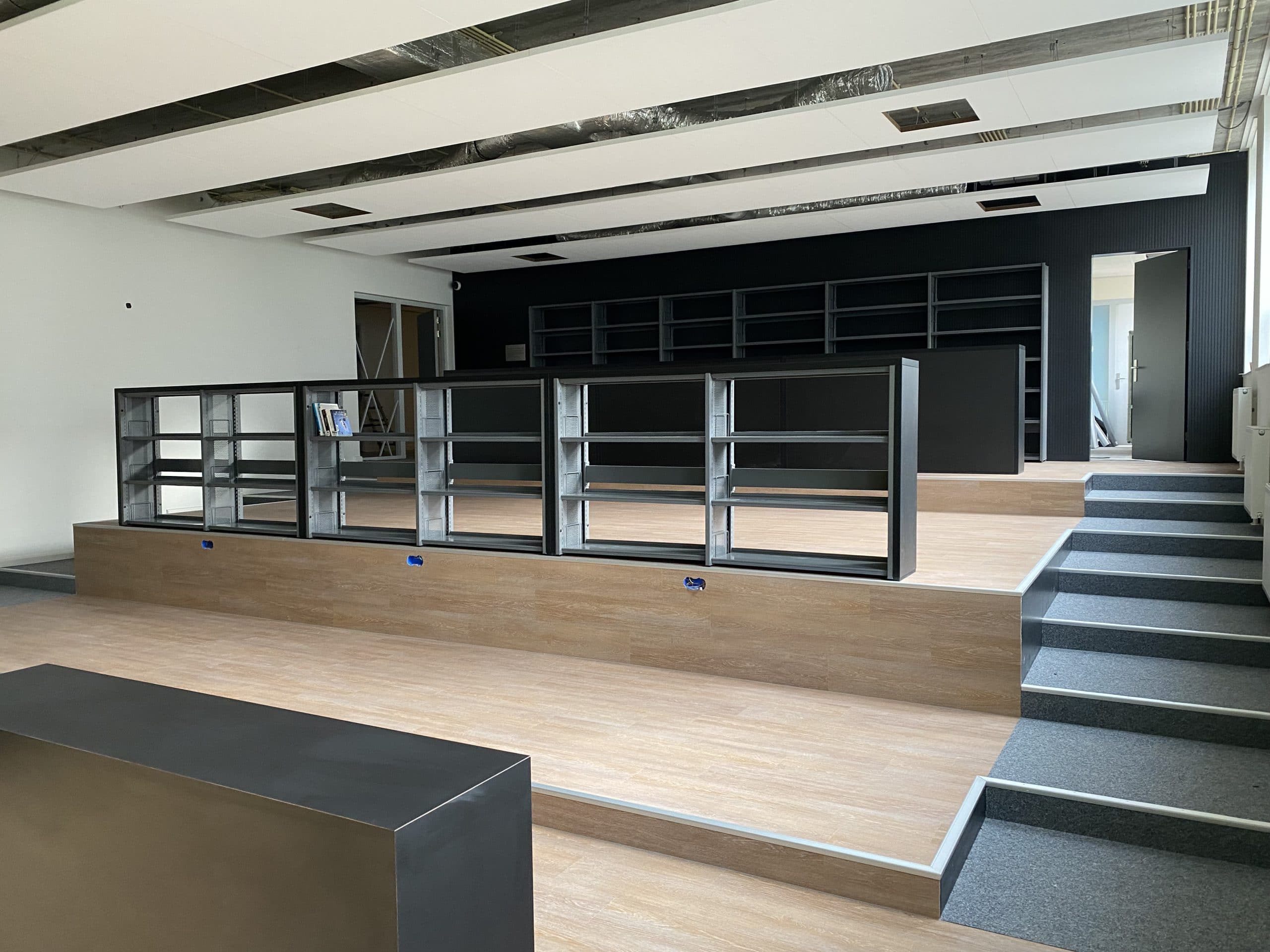 Project school Tilburg aangepaste boekenkasten